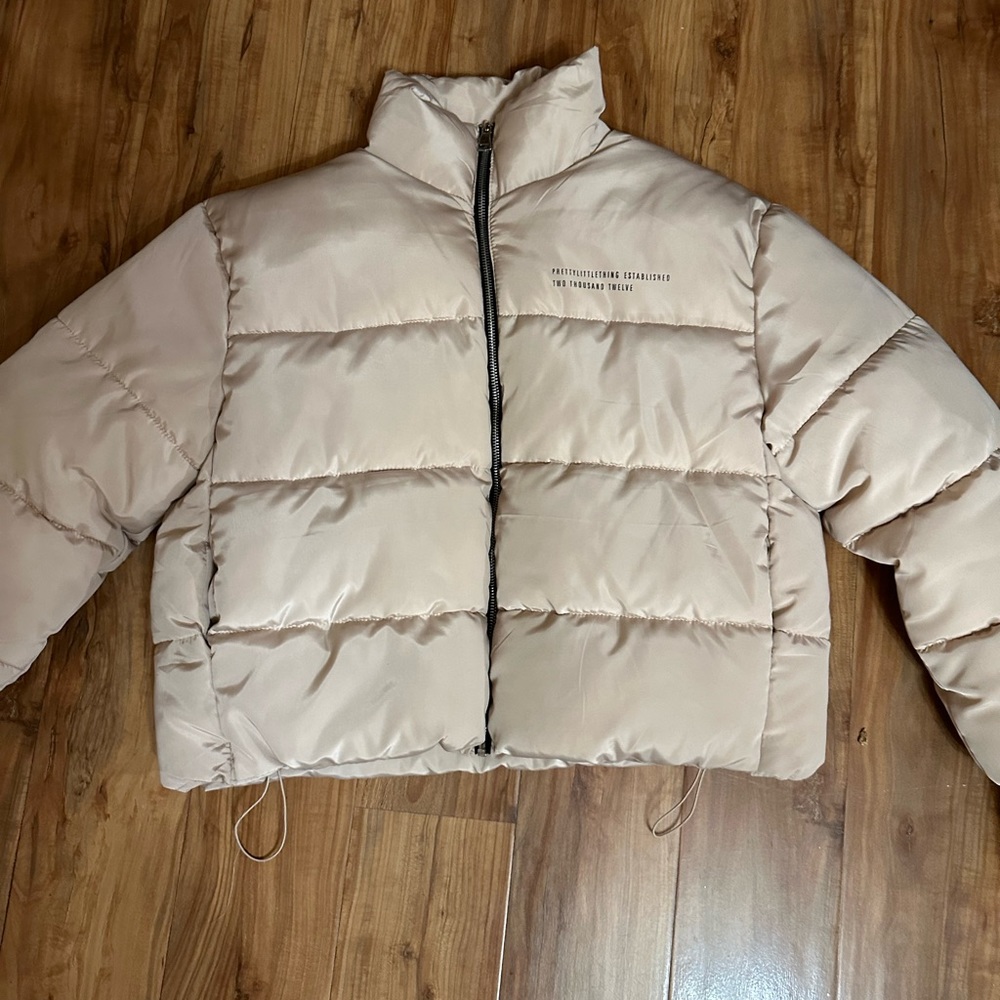 Cropped PrettyLittleThing Puffer Jacket Size M